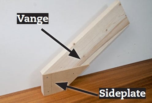 Bygge trapp: Nederst en sideplate av et tilpasset stykke MDF-plate Bygge trapp: Nederst en sideplate av et tilpasset stykke MDF-plate